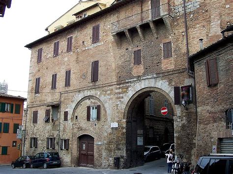 Affresco del Tabernacolo alle Due Porte, Siena