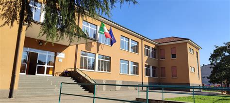 Foto panoramica dell'edificio della Scuola Secondaria 