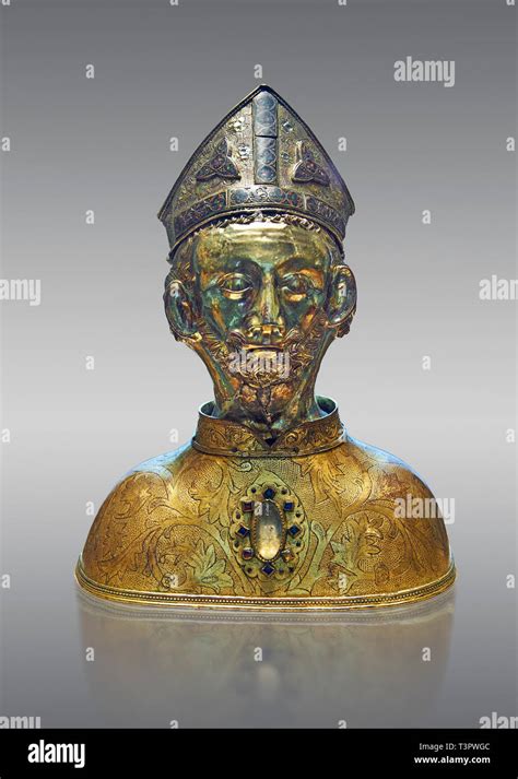 Foto ravvicinata del busto reliquiario di San Donato