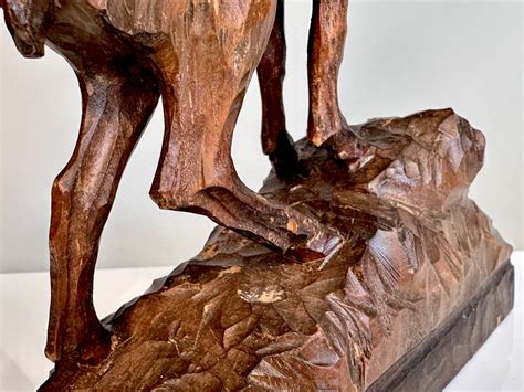 foto di statuette religiose in legno