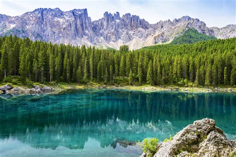 Foto panoramica del Giro dei 5 Laghi con le Dolomiti sullo sfondo