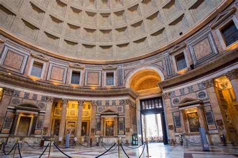 Interno del Pantheon con l'oculo
