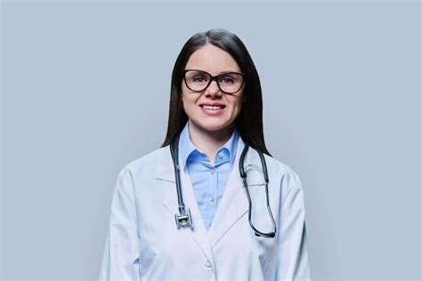 Ritratto professionale di una dottoressa, studio medico moderno