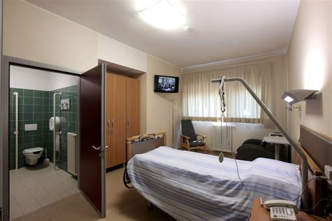 Immagine interna di una camera di degenza della clinica