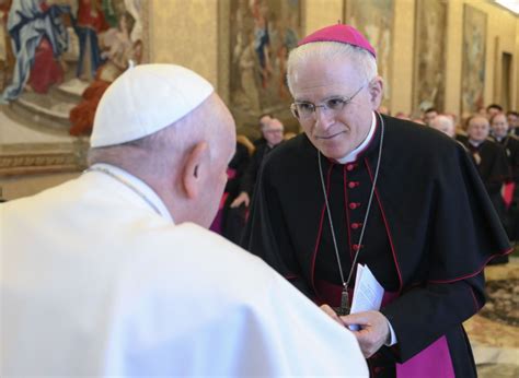 Vescovi cattolici africani in riunione o in una celebrazione religiosa