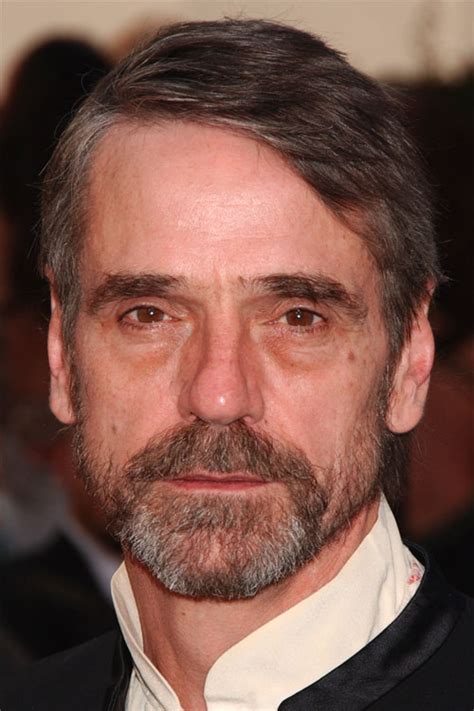 Ritratto di Jeremy Irons su un set cinematografico