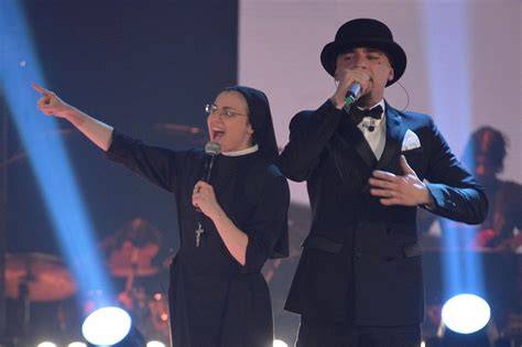 Suor Cristina con J-Ax a The Voice