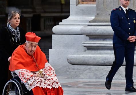 Foto del Cardinale Camillo Ruini durante un discorso pubblico