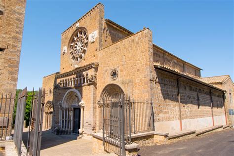 facciata romanica della chiesa di Santa Maria Maggiore a Tuscania