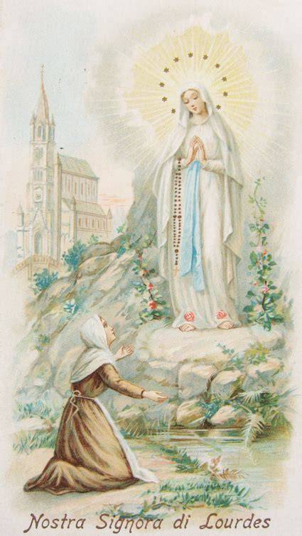 illustrazione di Maria come Vergine della Rivelazione o Nostra Signora di Lourdes in atteggiamento di preghiera