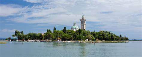 Foto del Santuario della Madonna di Barbana sull'isola