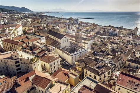 Veduta esterna della Cattedrale di Salerno e della Piazza Alfano I