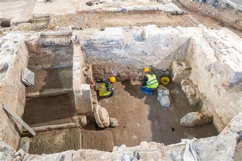 Scavo archeologico di un'antica abitazione in Israele