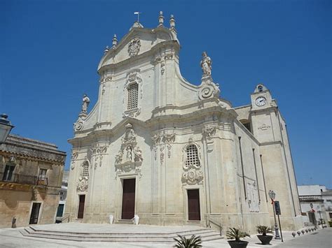 panorama di Uggiano la Chiesa con uliveti e architettura tipica salentina