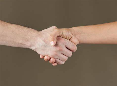 Immagine simbolica di mani che si stringono o un abbraccio, rappresentante amicizia e solidarietà.