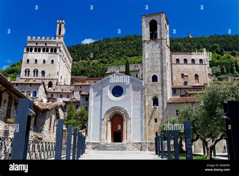 Foto della facciata della Chiesa di San Giovanni Battista a Gubbio