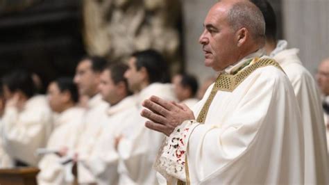 Foto dell'ordinazione episcopale di Luigi Roberto Cona in Vaticano