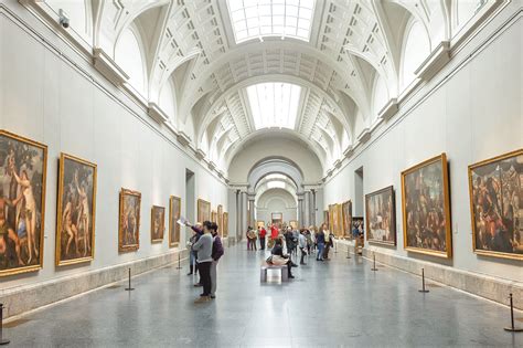 Interno del Museo Pogliaghi con opere d'arte e reperti antichi