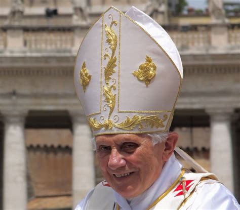 Foto di Benedetto XVI che invia un messaggio al Meeting di Rimini