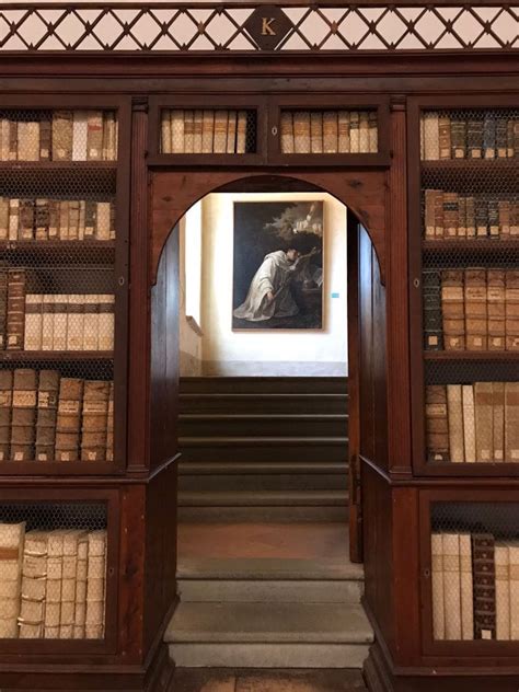 Interno della storica biblioteca dell'Abbazia di Monte Oliveto Maggiore