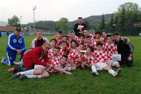 Foto di gruppo della Rappresentativa Piemontese Allievi prima della gara