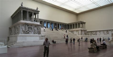 Vista generale dell'Altare di Pergamo nel Pergamon Museum