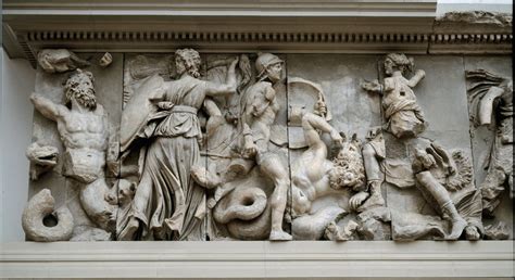 Dettaglio dei rilievi scultorei dell'Altare di Pergamo