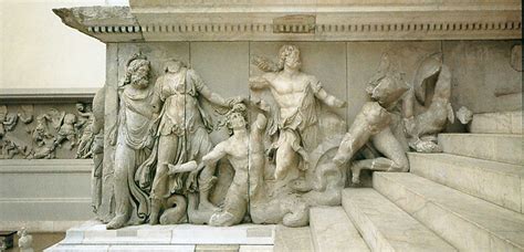Raffigurazione della Gigantomachia sul Grande Fregio dell'Altare di Pergamo