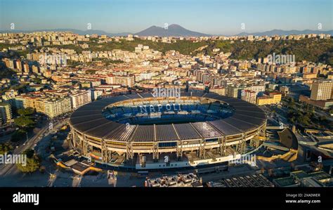 Vista esterna dello Stadio Diego Armando Maradona di Napoli