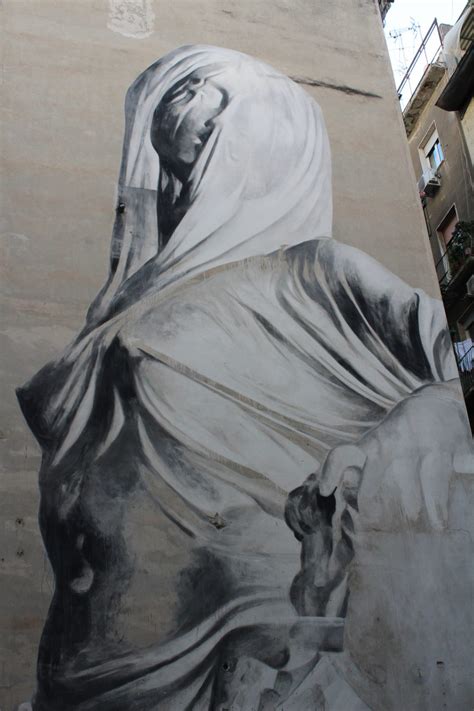 Murales di Iside Velata nei Quartieri Spagnoli di Napoli