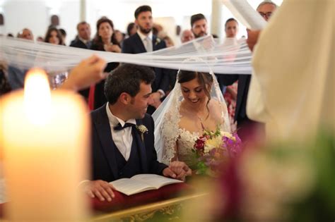 Lettura biblica durante il rito del matrimonio