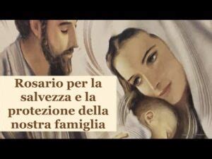 illustrazione spirituale che rappresenta una famiglia in preghiera, simboleggiando la guida divina e la protezione sui figli