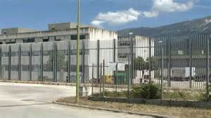 Interno del carcere di Sulmona, con aree dedicate allo studio e alle attività lavorative