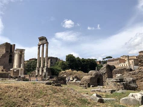Rappresentazione di Cicerone che tiene un'orazione nel foro romano