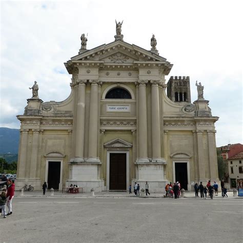 Facciata neoclassica della Chiesa di Santa Maria Assunta a Valtorta
