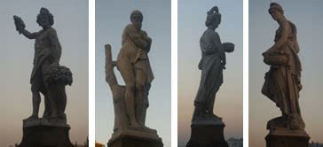Dettaglio delle statue delle Quattro Stagioni sul Ponte Santa Trinita.