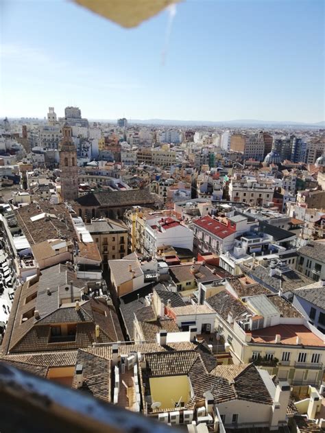 Vista panoramica di Valencia dal Micalet, con la sua ombra proiettata sulla città.