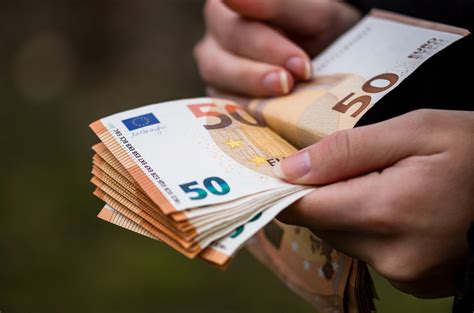 Schema che illustra la retribuzione divina basata sulle opere, distinguendo tra ricompensa eterna e ira divina.