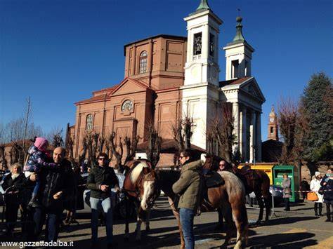 Foto della benedizione dei cavalli e dei fantini sul Carroccio in Piazza San Magno