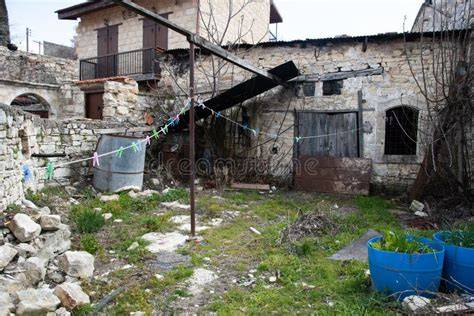 Ricostruzione o foto storica di una casa tradizionale di Gavoi, possibilmente la casa Daddi