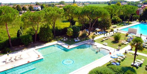 Parco dell'Hotel Terme Imperial 4* con piscine