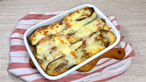 Tavola con diverse preparazioni a base di melanzane e basilico