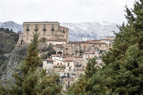 foto del santuario della Madonna dello Scoglio in Calabria