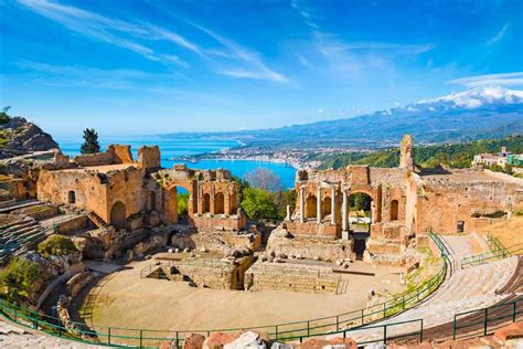 Foto panoramica del Teatro Greco Antico di Taormina