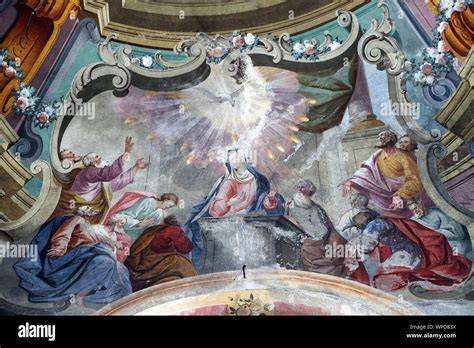 Interno della Cappella della Pentecoste a San Vivaldo con la raffigurazione della discesa dello Spirito