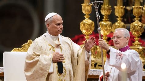 Il Papa impartisce la benedizione Urbi et Orbi