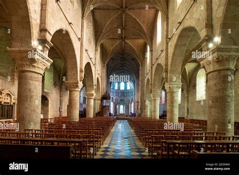 Foto interna della sala des morts dell'Abbazia di Notre-Dame d'Ourscamp