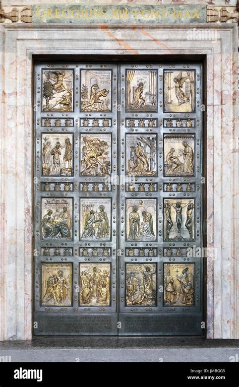Foto della Porta Santa della Basilica di San Pietro