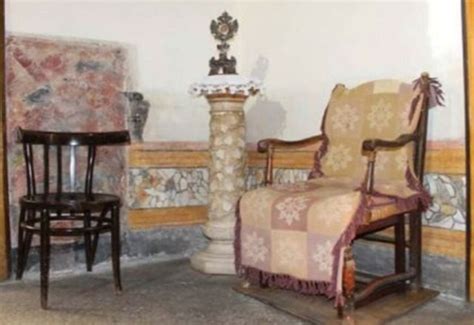 Foto della sedia miracolosa di Santa Maria Francesca
