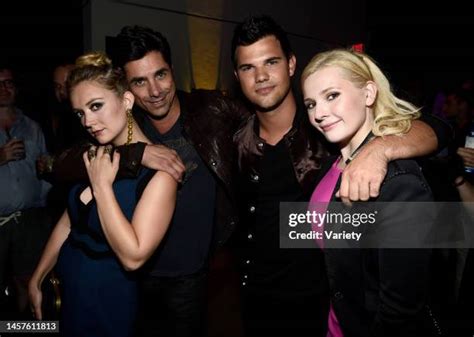 Billie Lourd e Taylor Lautner insieme durante una vacanza o evento pubblico